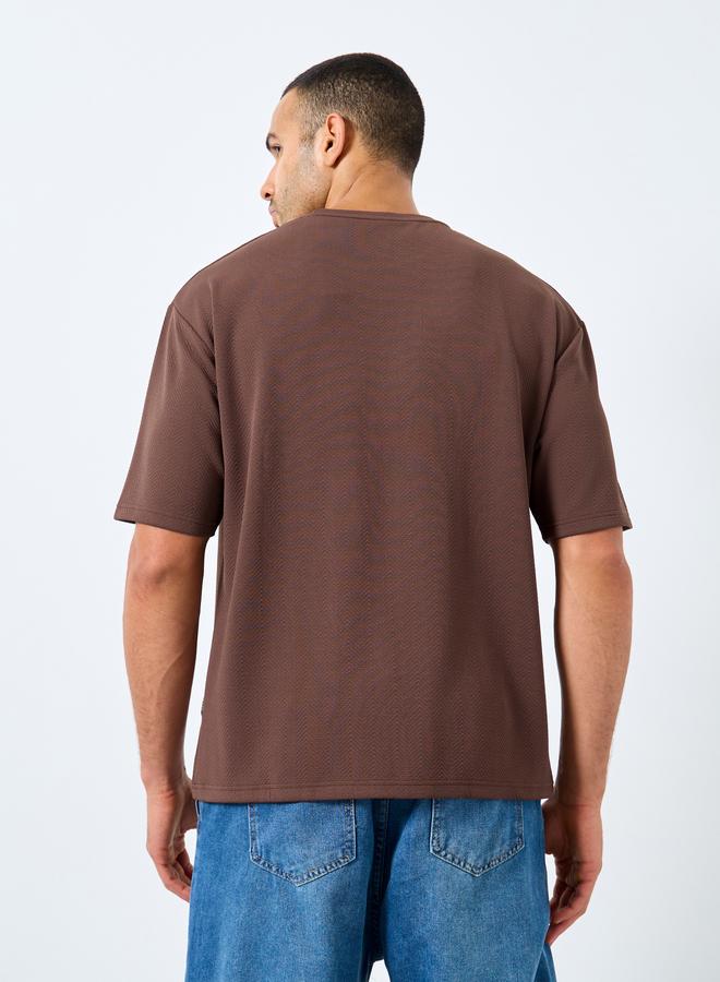Styli Men Oversized Textured Badge Detail T-Shirt - Image 4